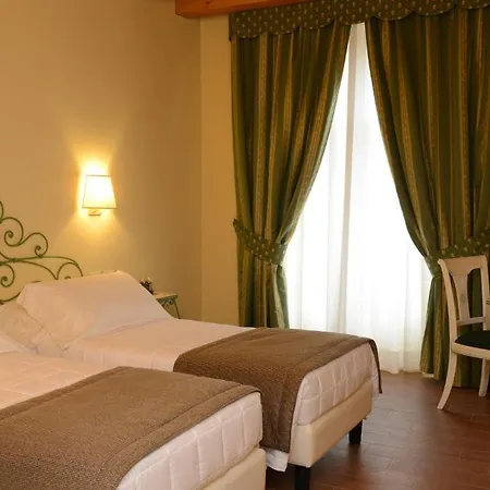 Borgo Antico 3* קומו
