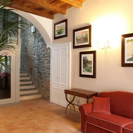 Borgo Antico 3* קומו